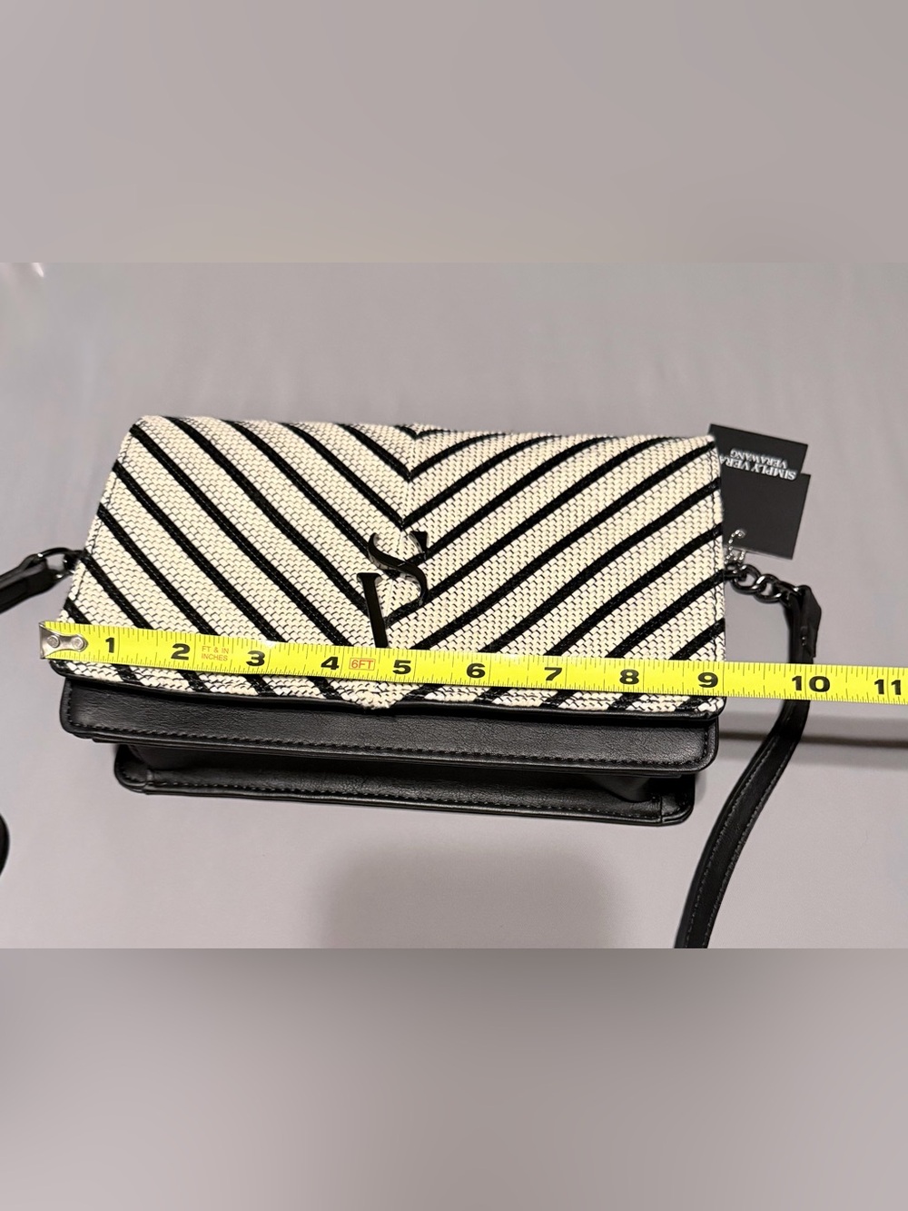 ✨✨NWT✨✨Simply Vera Wang Black & White Chevron Crossbody Bag - Picture 10 of 11
